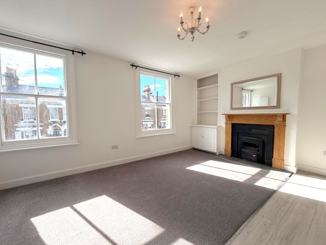 Fifth Avenue, Queens Park, London W10 4DN (Under offer)